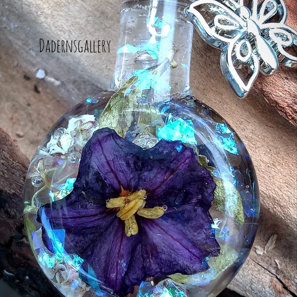 Not for sale‼️Handmade terrarium necklace dried flower capsuled in a bottle - Picture 9 of 11